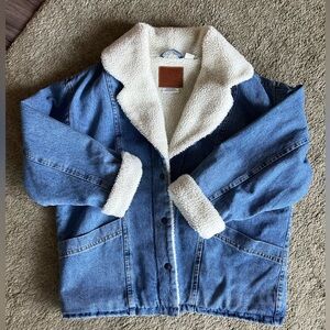 LIKE NEW Levi’s Sherpa Lined Jacket
